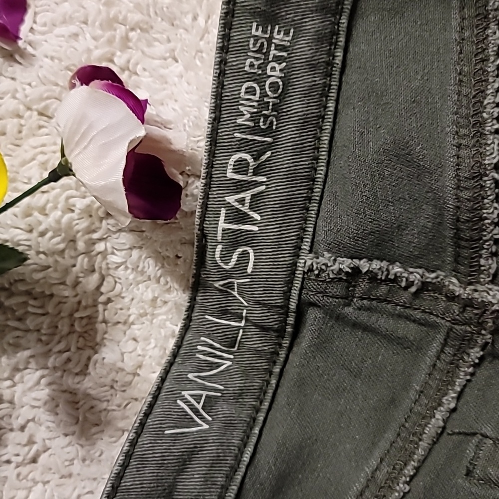 OLIVE DENIM EMBROIDERED MID RISE STRETCH SHORT BEE DETAIL - Picture 7 of 12